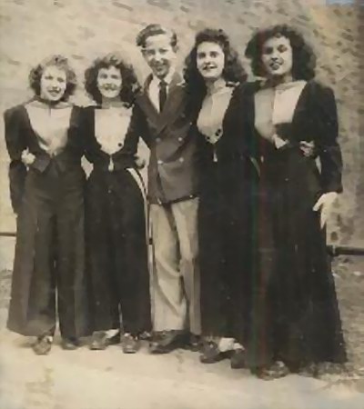 Ramona Theatre - DAVE NADEAU WITH THE RAMONA USHERETTES IN THE LATE 1940S